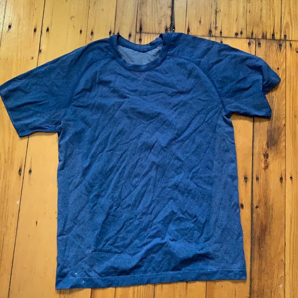 Lululemon t-shirt
